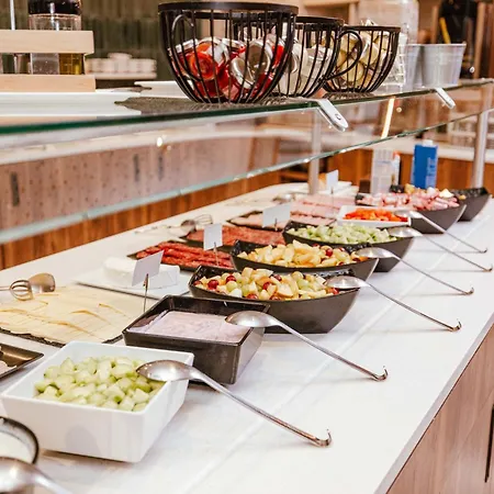 Отель Ibis Luxembourg Airport 3*