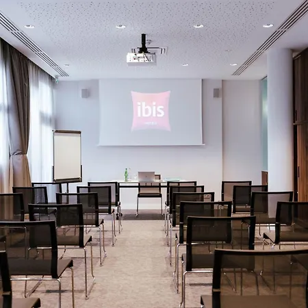 Ibis Luxembourg Airport ホテル 3*