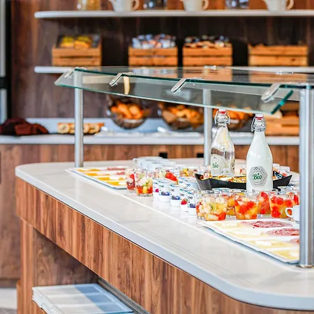 Ibis Luxembourg Airport 3*