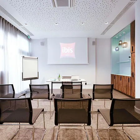 Ibis Luxembourg Airport Szálloda